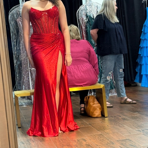 Sherri Hill Prom Dress - Picture 4 of 6